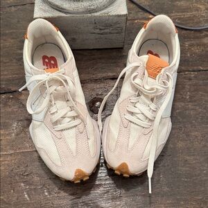 New Balance 327 fabric w/suede US6 women’s sneaker cream w/rust